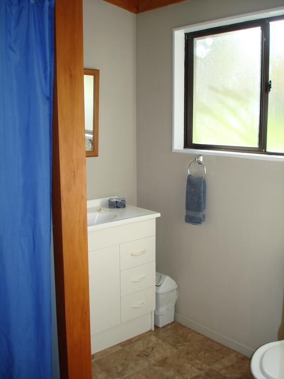 Manuka Lodge Tryphena Exterior foto