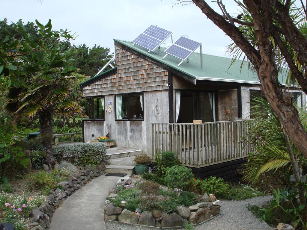 Manuka Lodge Tryphena Exterior foto